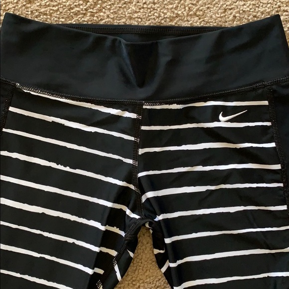 Nike capri workout leggings - Picture 3 of 4
